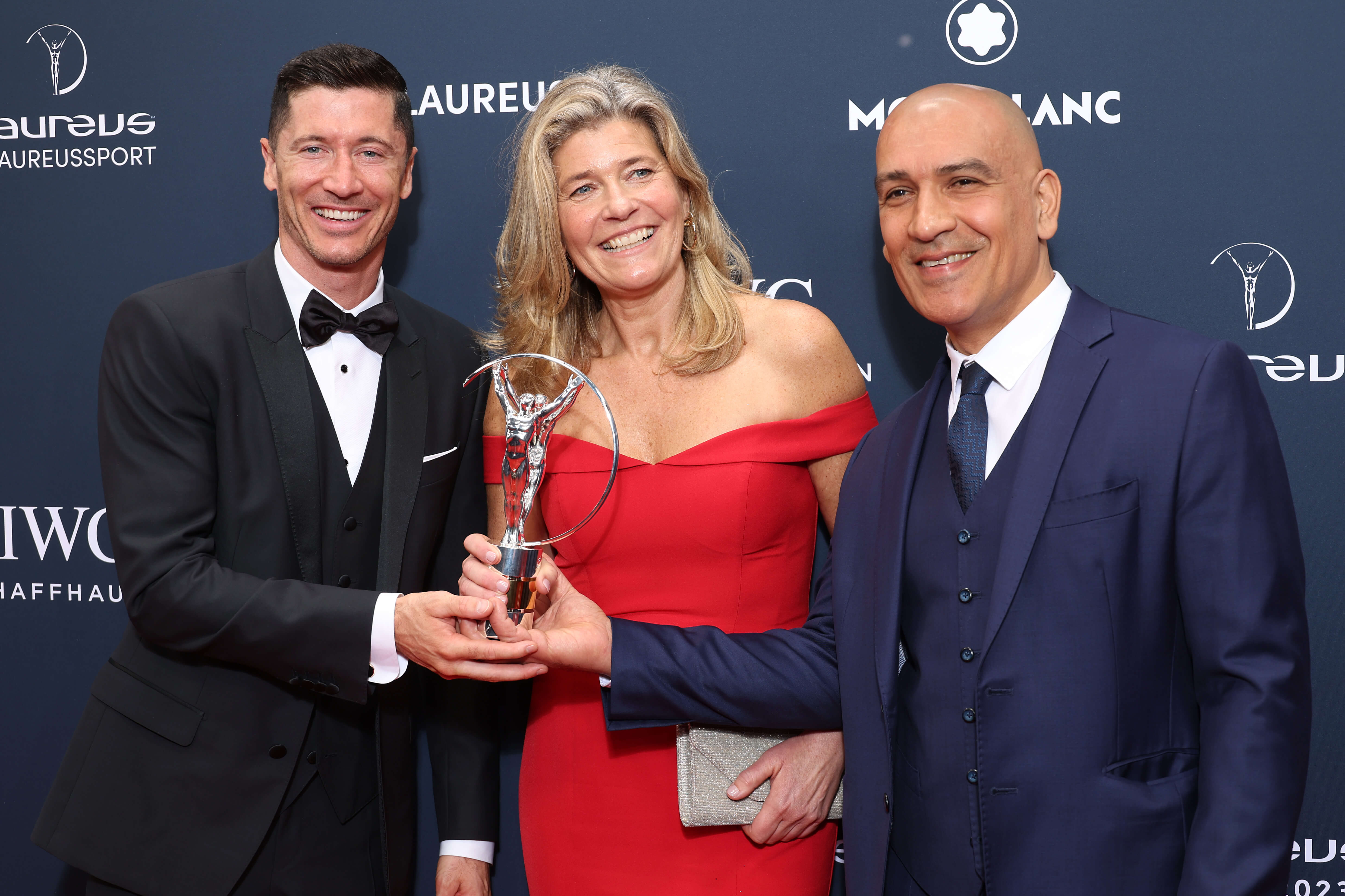 ROBERT-LEWANDOWSKI-AND-TEAMUP